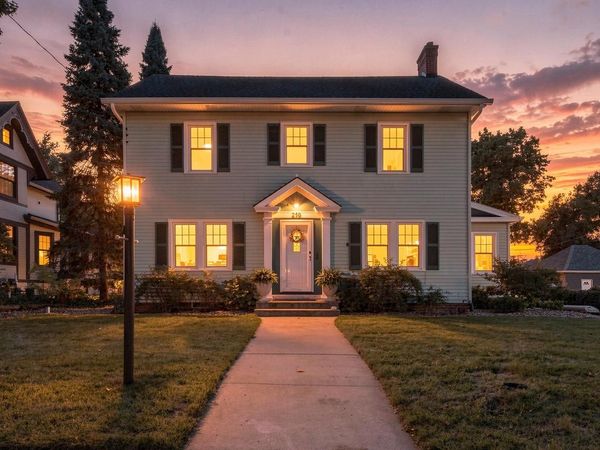 219 W Laflin AVENUE, Waukesha, WI 53186