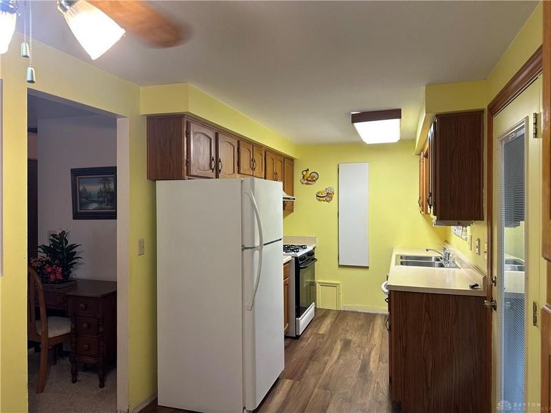 7721 Shalamar Drive, Huber Heights, OH 45424 Photo 12