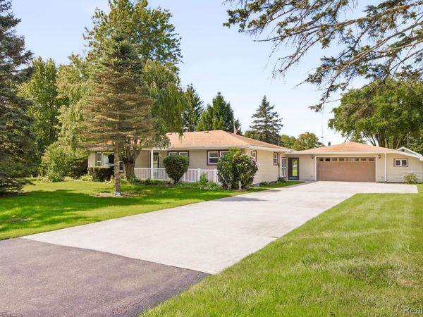 5276 S Hillcrest Drive , Clyde Township, Mi 48049