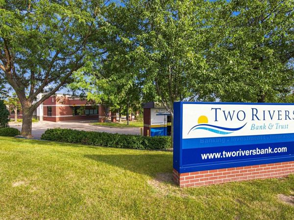 551 Westbury Road , Iowa City, IA 52245