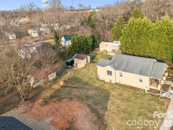 1554 7th Avenue Drive SW, Hickory, NC 28602