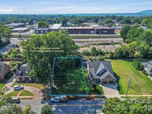 521 1st Avenue NW, Hickory, NC 28601