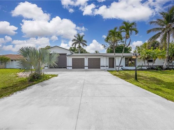 4656 Capri DR , NAPLES, FL 34103