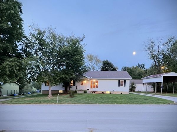 1232 N Tucker Street, Nevada, MO 64772