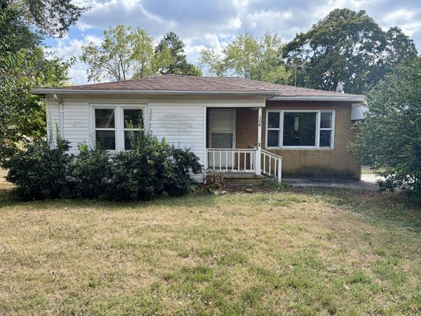 304 W 10th Street , Willow Springs, MO 65793