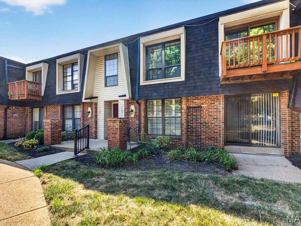 1143 Appleseed Lane , Unit D, Olivette, MO 63132
