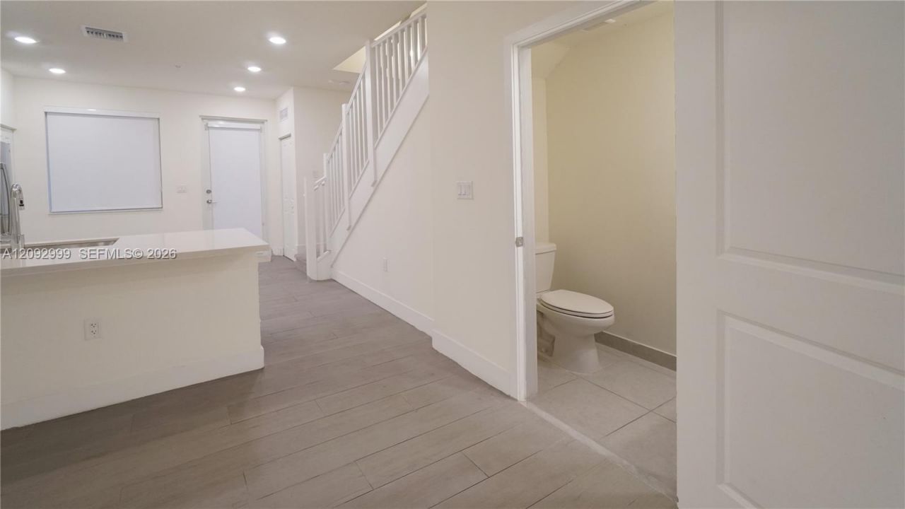 10270 NW 66th St , Unit 104, Doral, FL 33178 Photo