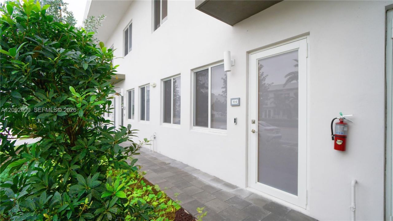 10270 NW 66th St , Unit 104, Doral, FL 33178 Photo