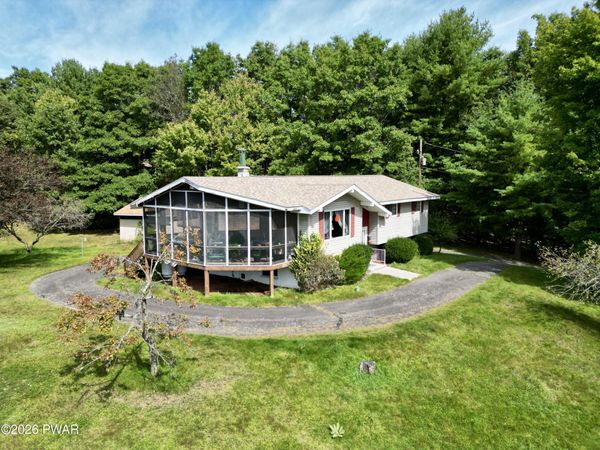 9 Pine Tree Lane , Hawley, PA 18428