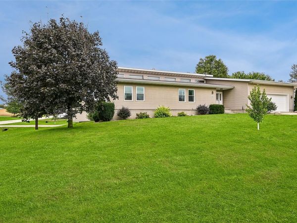 480 F Avenue W, Walford, IA 52351