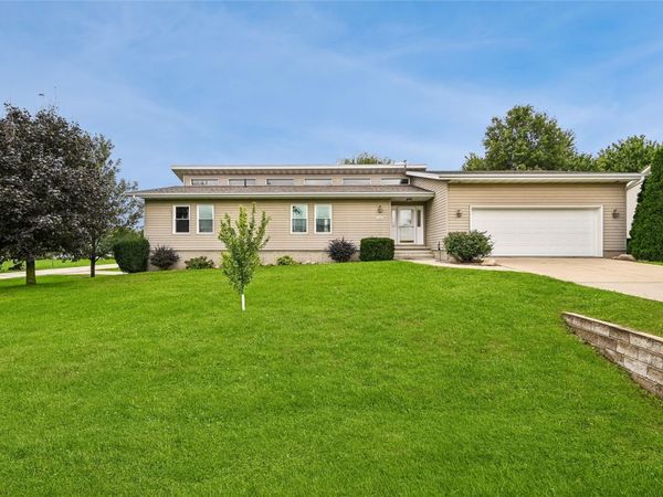 480 F Avenue W, Walford, IA 52351