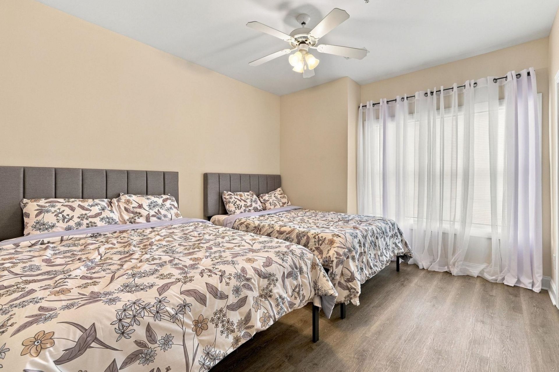 2033 Silvercrest Dr. Photo 21