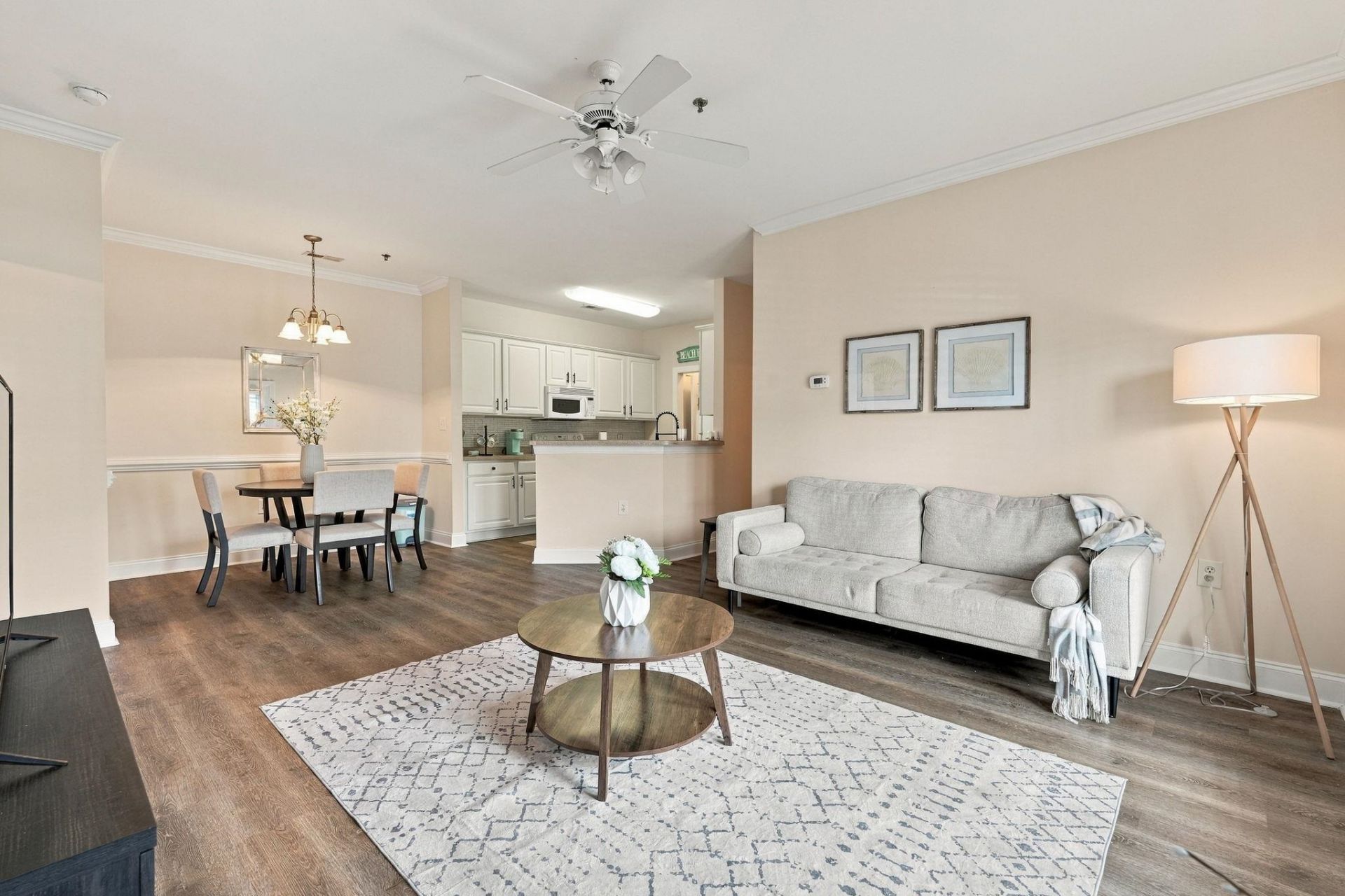 2033 Silvercrest Dr. Photo 5