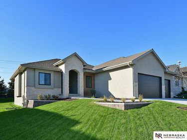 21007 E Street, Omaha, NE 68022