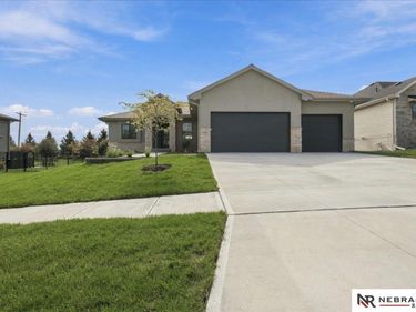 21007 E Street, Omaha, NE 68022