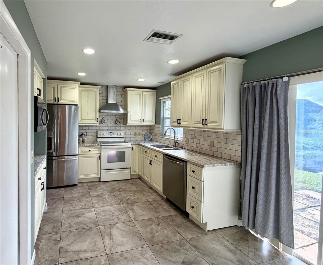 3606 57th Avenue Drive W, Bradenton, FL 34210 Photo