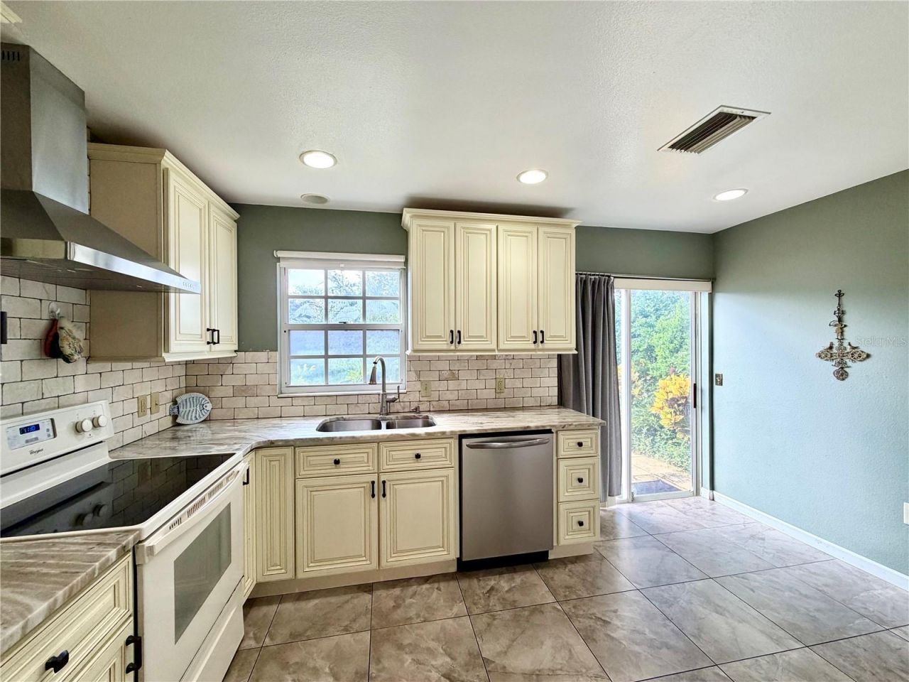 3606 57th Avenue Drive W, Bradenton, FL 34210 Photo