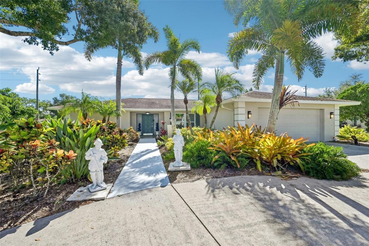 8111 Timber Lake Lane , Sarasota, FL 34243 Main Photo