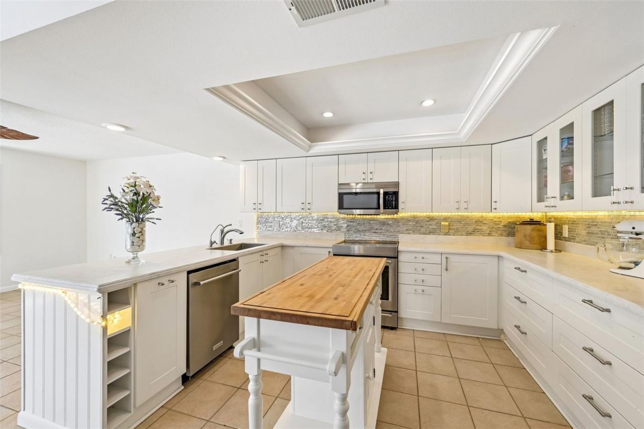 8111 Timber Lake Lane , Sarasota, FL 34243 Photo