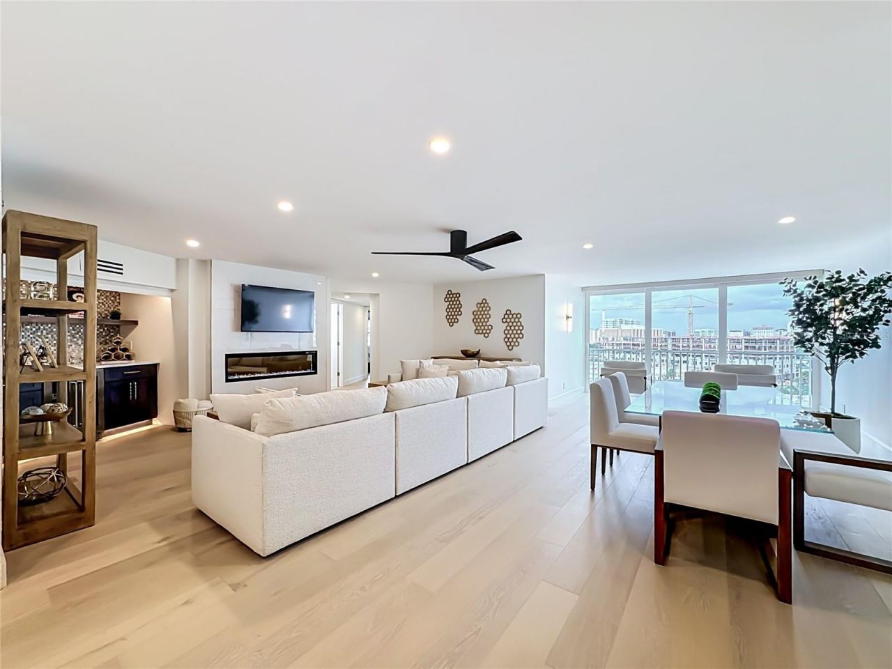 435 S Gulfstream Avenue, Unit 1006, Sarasota, FL 34236 Photo