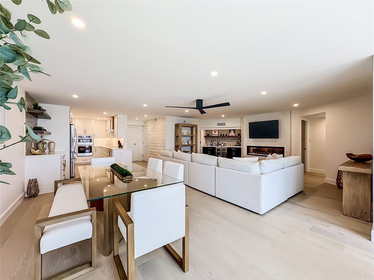 435 S Gulfstream Avenue, Unit 1006, Sarasota, FL 34236 Photo