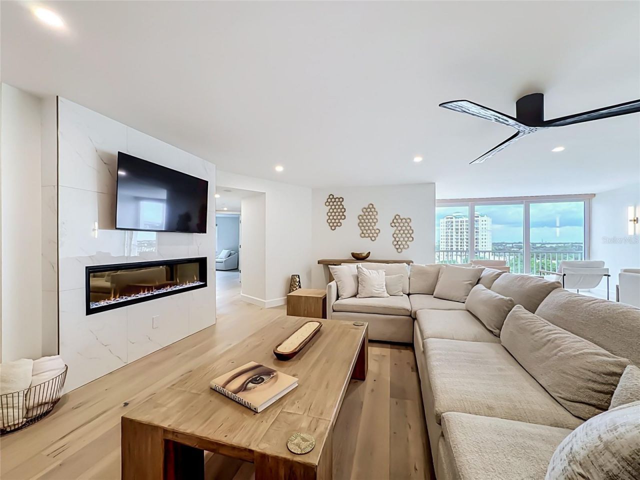 435 S Gulfstream Avenue, Unit 1006, Sarasota, FL 34236 Photo