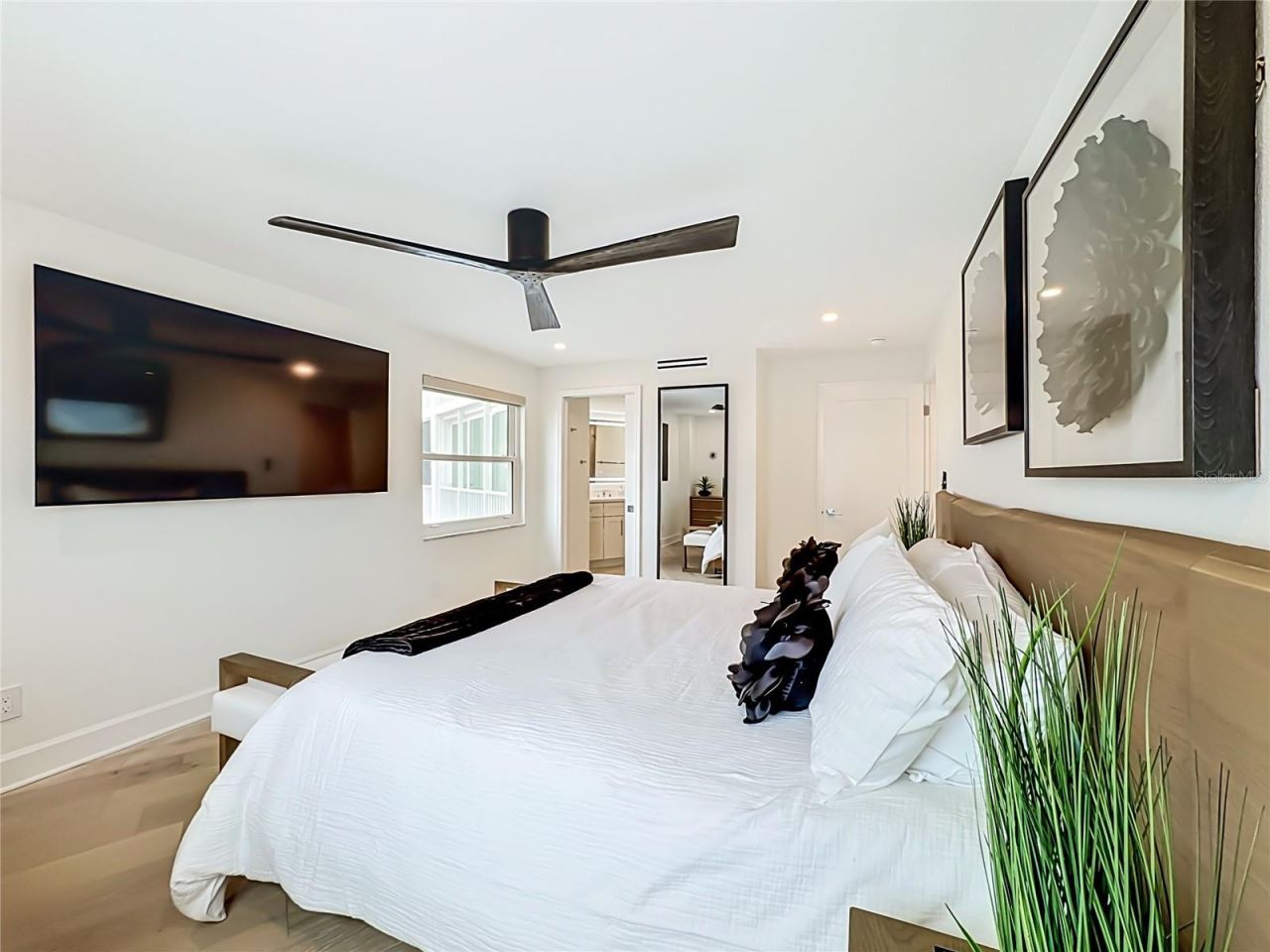 435 S Gulfstream Avenue, Unit 1006, Sarasota, FL 34236 Photo