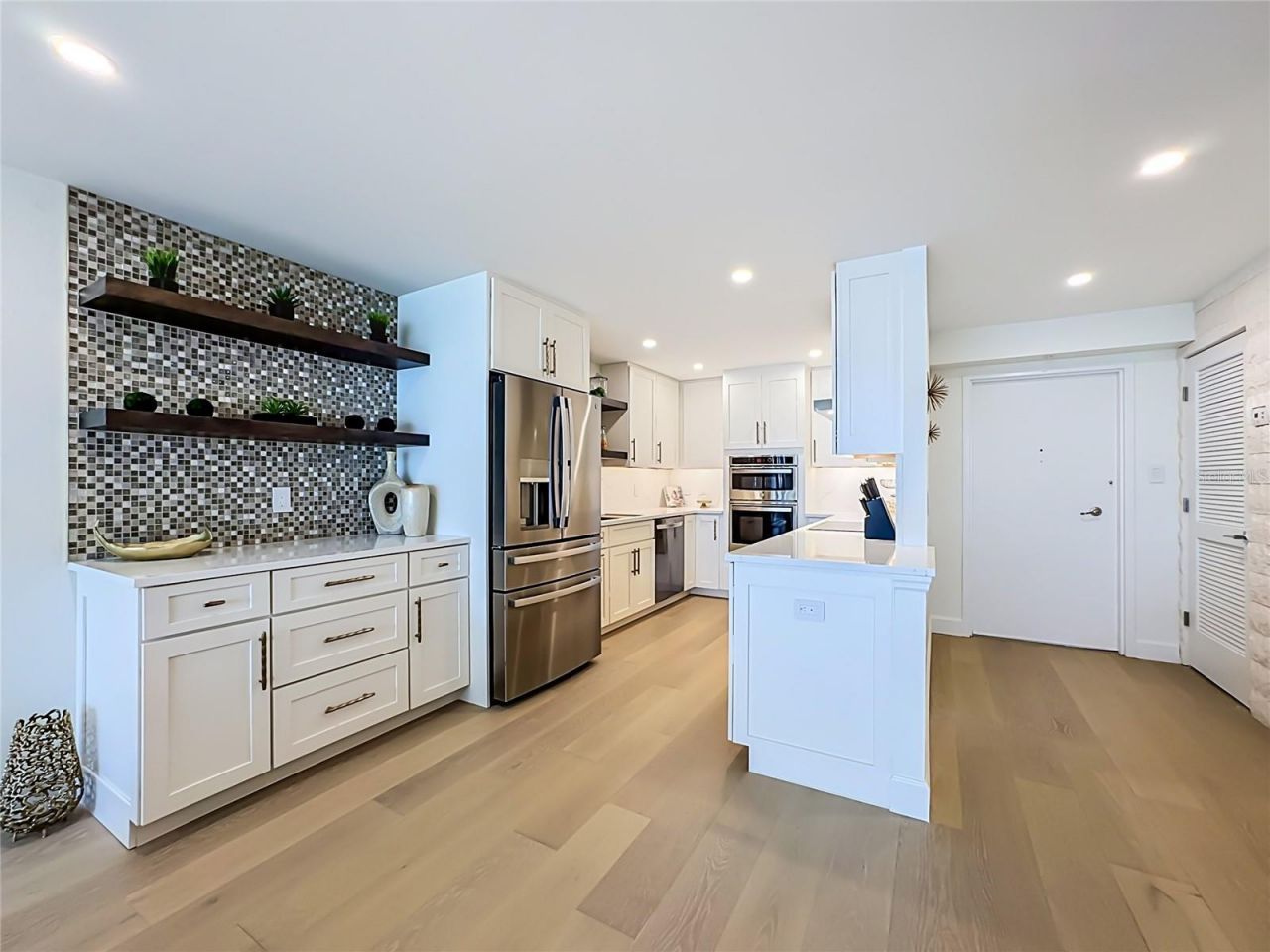 435 S Gulfstream Avenue, Unit 1006, Sarasota, FL 34236 Photo