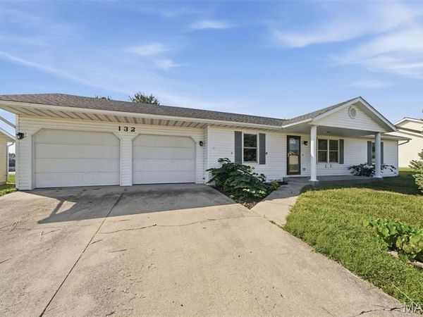 132 E Harrisonville Drive , Valmeyer, IL 62295