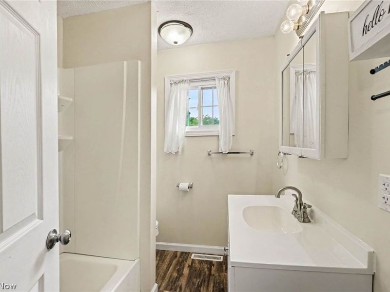 33 N Poplar Street, Jefferson, OH 44047 Photo 13