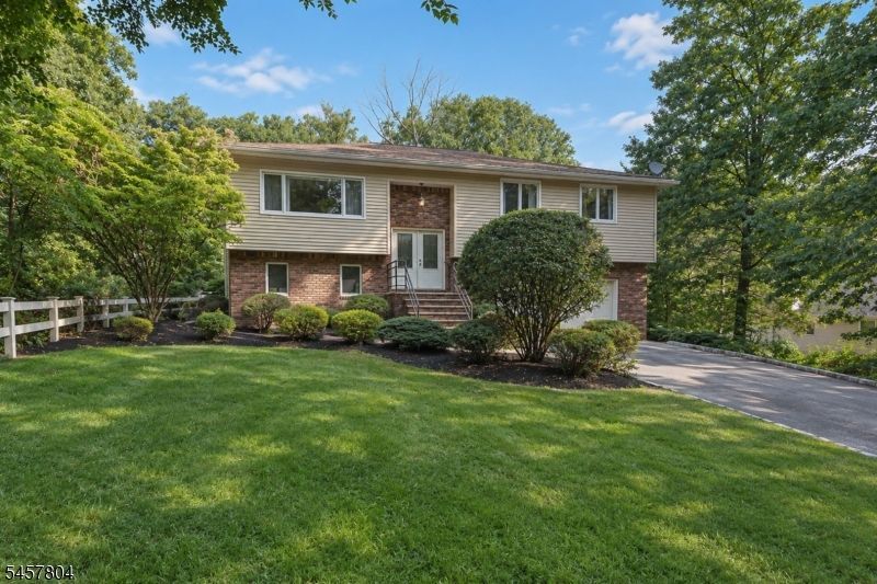 19 Pepper Rd, Montville, NJ 07082 Main Photo