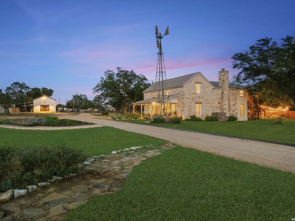 271 SMOKEHOUSE RD, Fredericksburg, TX 78624