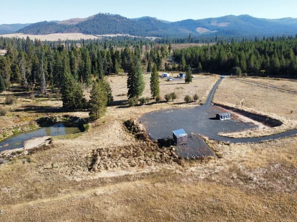 109 Liberty LN , Santa, ID 83866