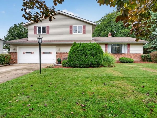 4865 Foxlair Trail , Richmond Heights, OH 44143