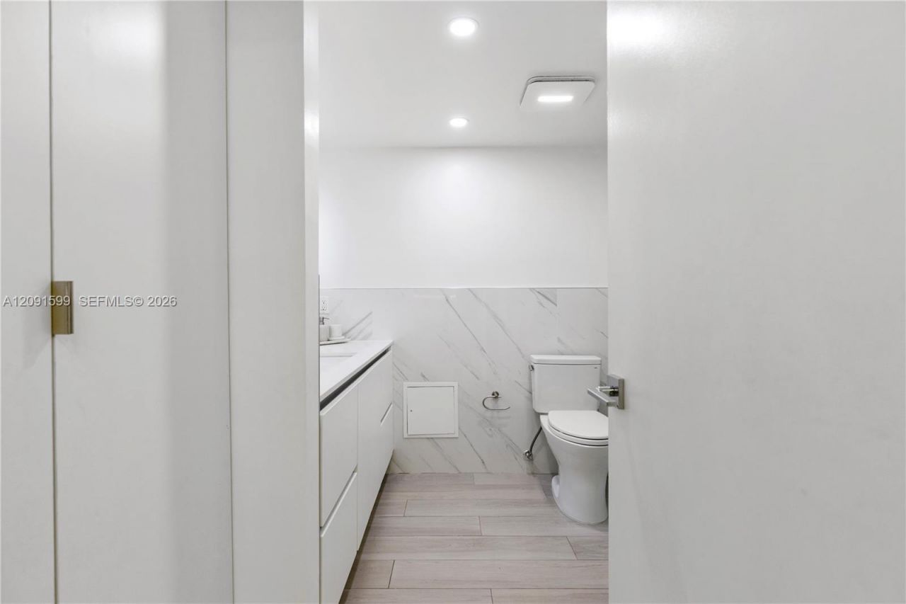 2301 Collins Ave , Unit 318, Miami Beach, FL 33139 Photo
