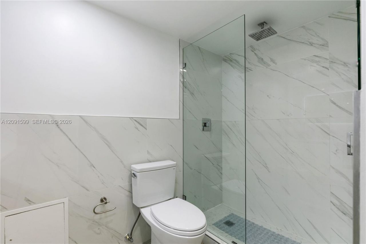 2301 Collins Ave , Unit 318, Miami Beach, FL 33139 Photo