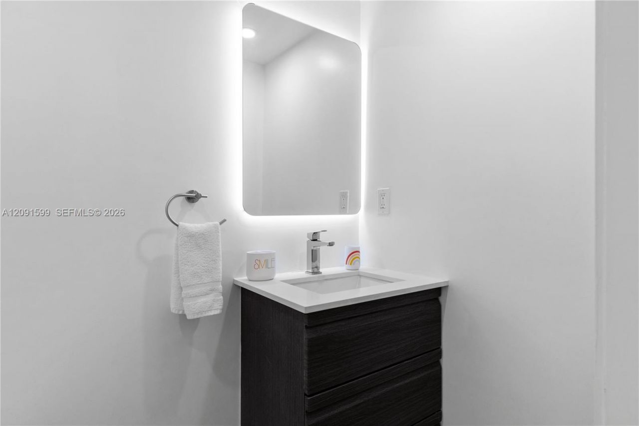 2301 Collins Ave , Unit 318, Miami Beach, FL 33139 Photo
