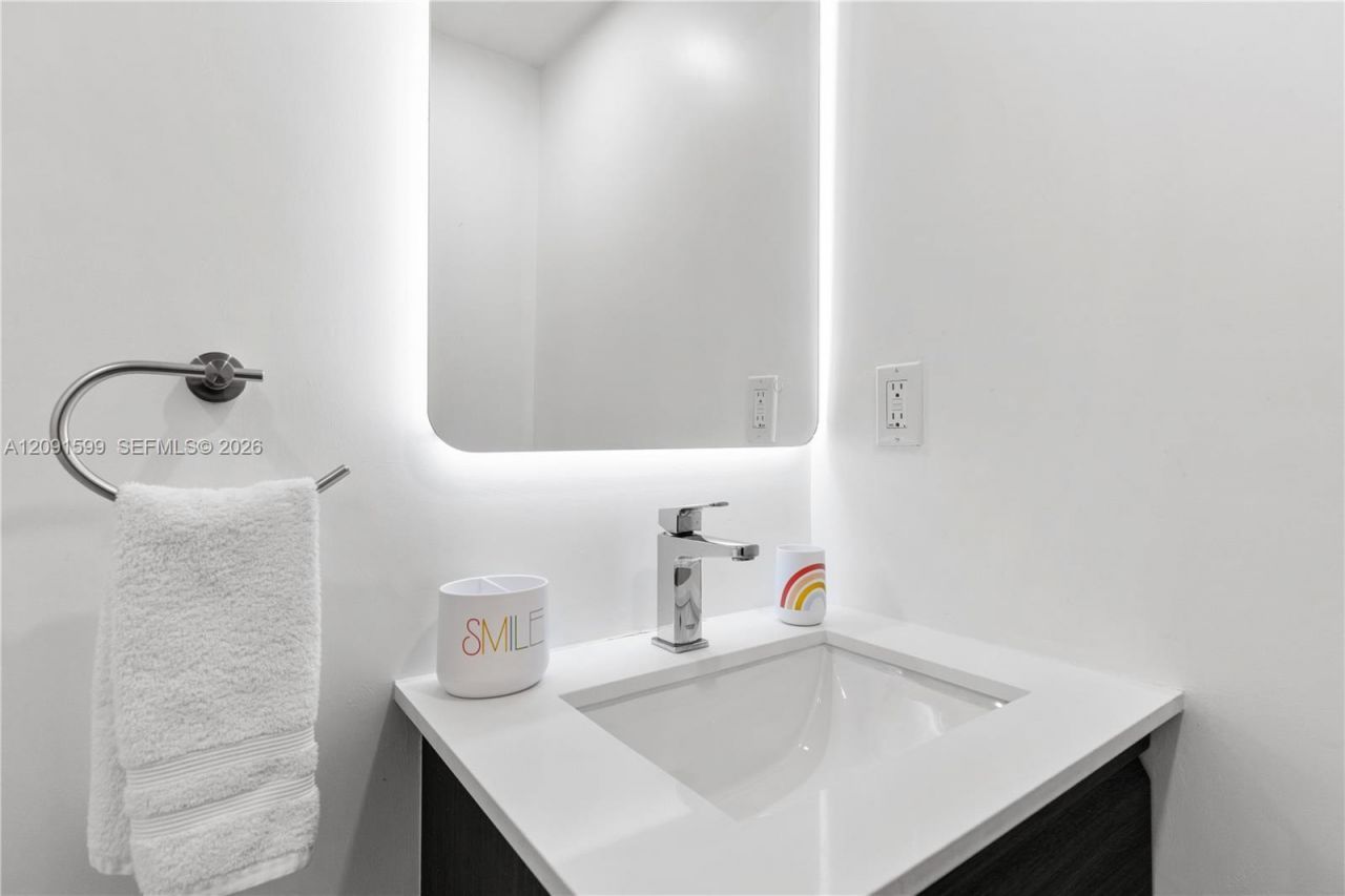 2301 Collins Ave , Unit 318, Miami Beach, FL 33139 Photo