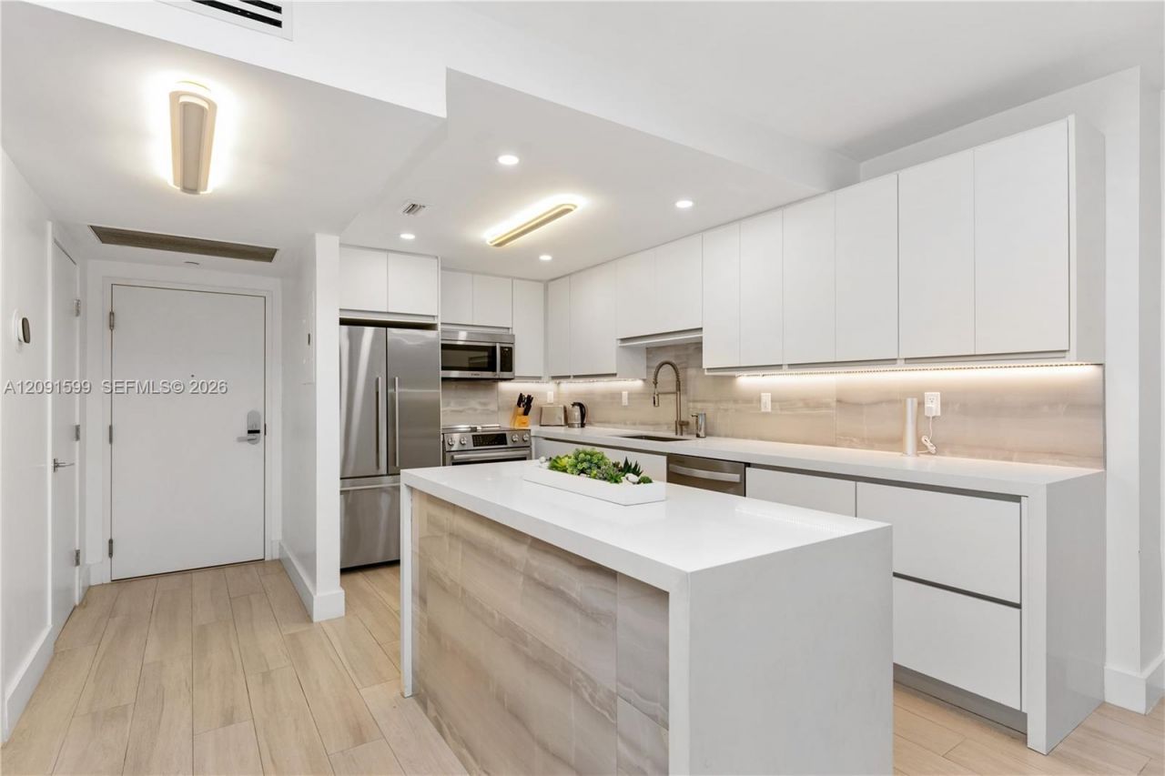 2301 Collins Ave , Unit 318, Miami Beach, FL 33139 Photo