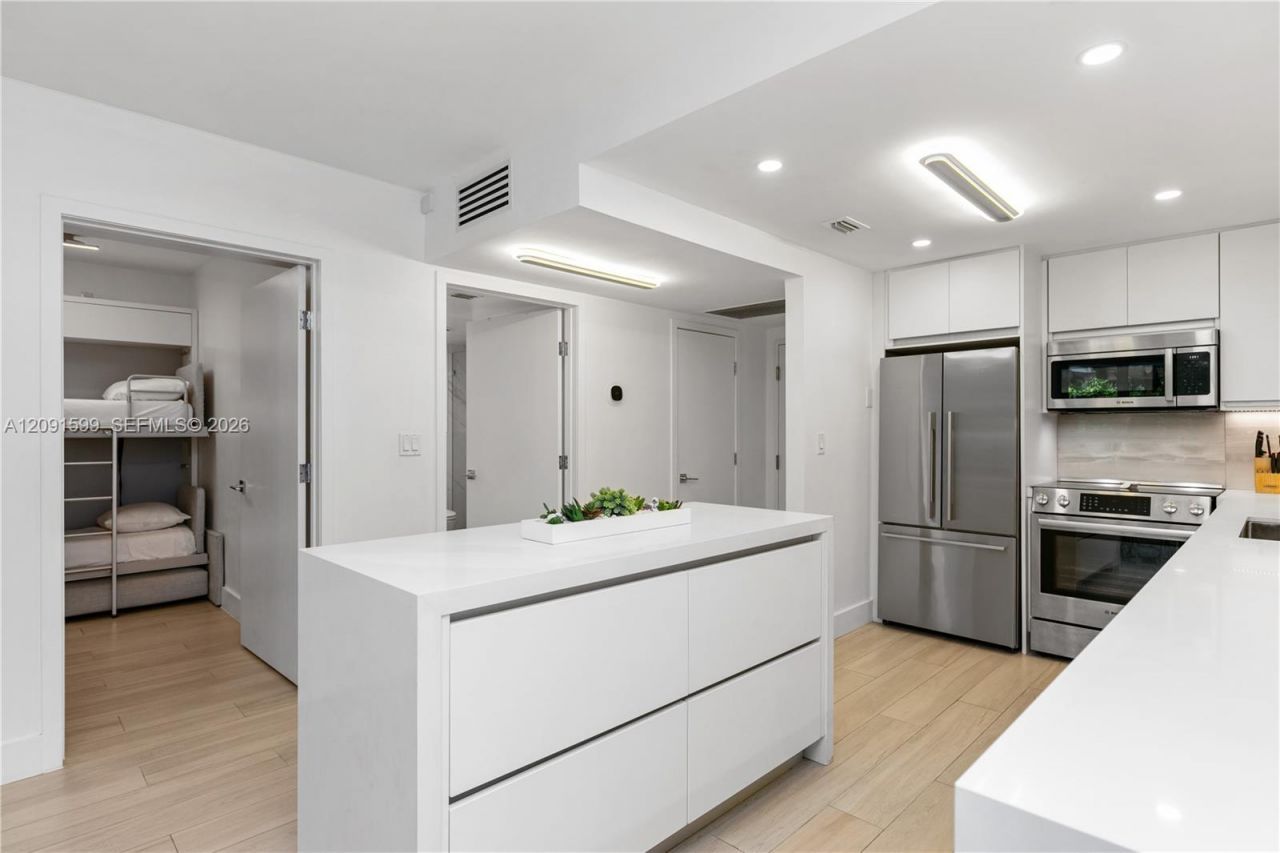 2301 Collins Ave , Unit 318, Miami Beach, FL 33139 Photo