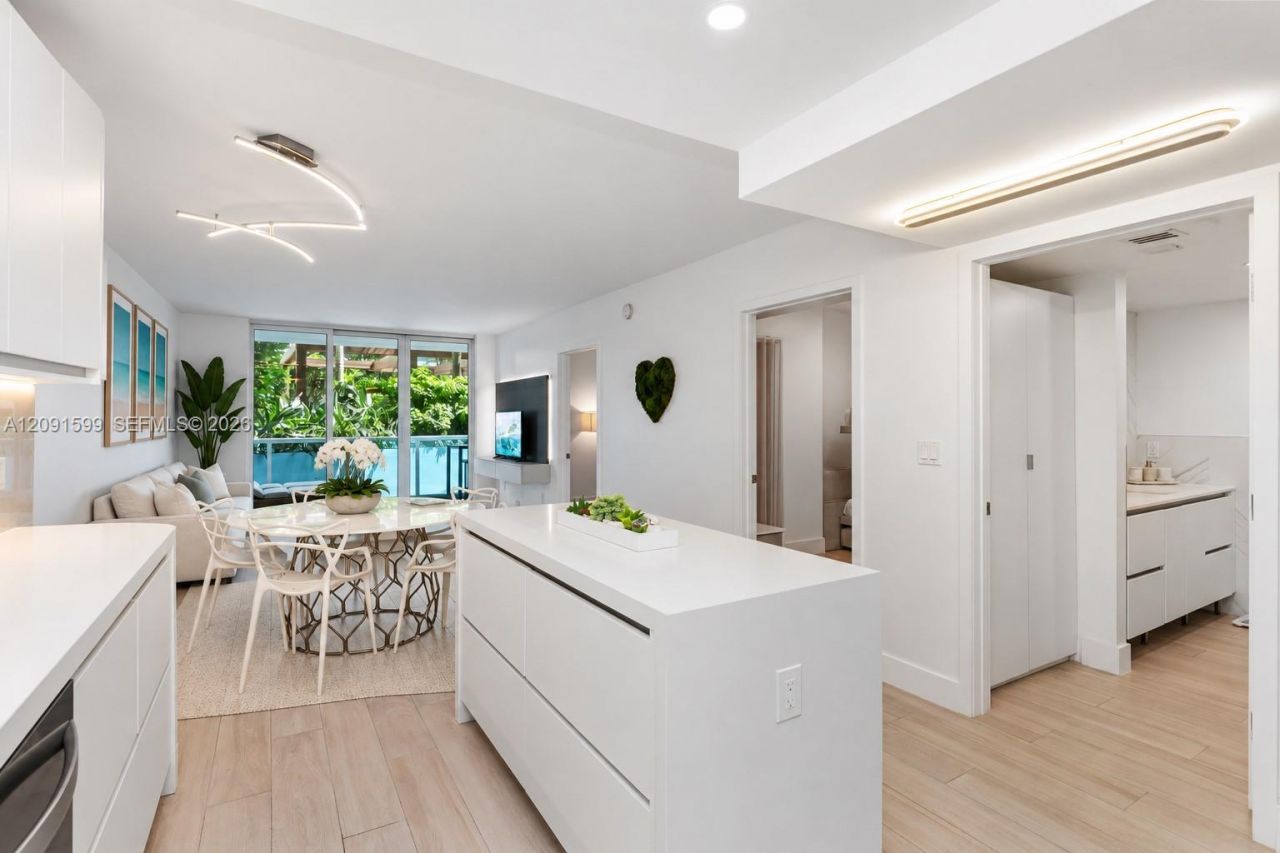 2301 Collins Ave , Unit 318, Miami Beach, FL 33139 Photo