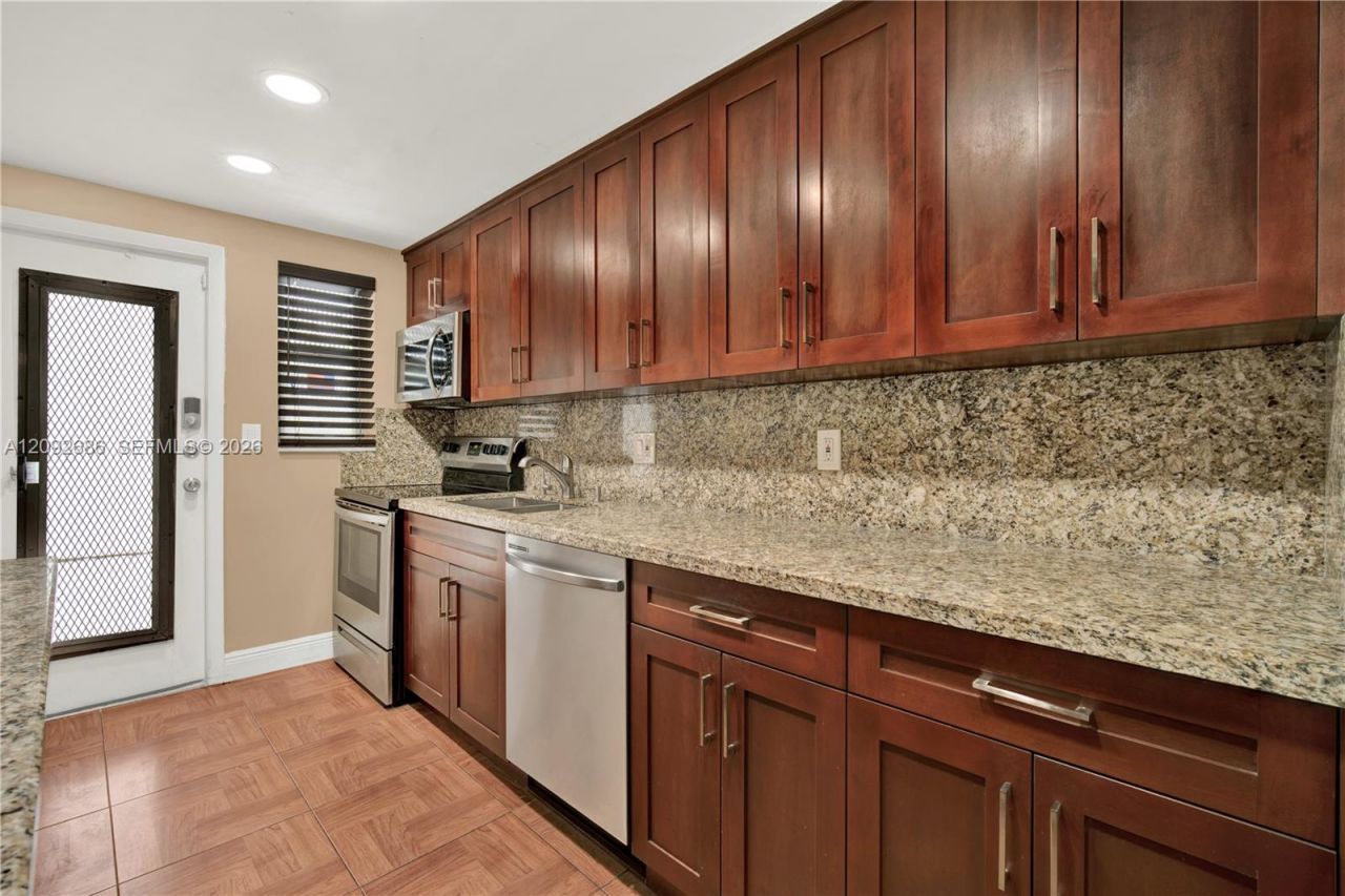 1340 Lincoln Rd , Unit 207, Miami Beach, FL 33139 Photo
