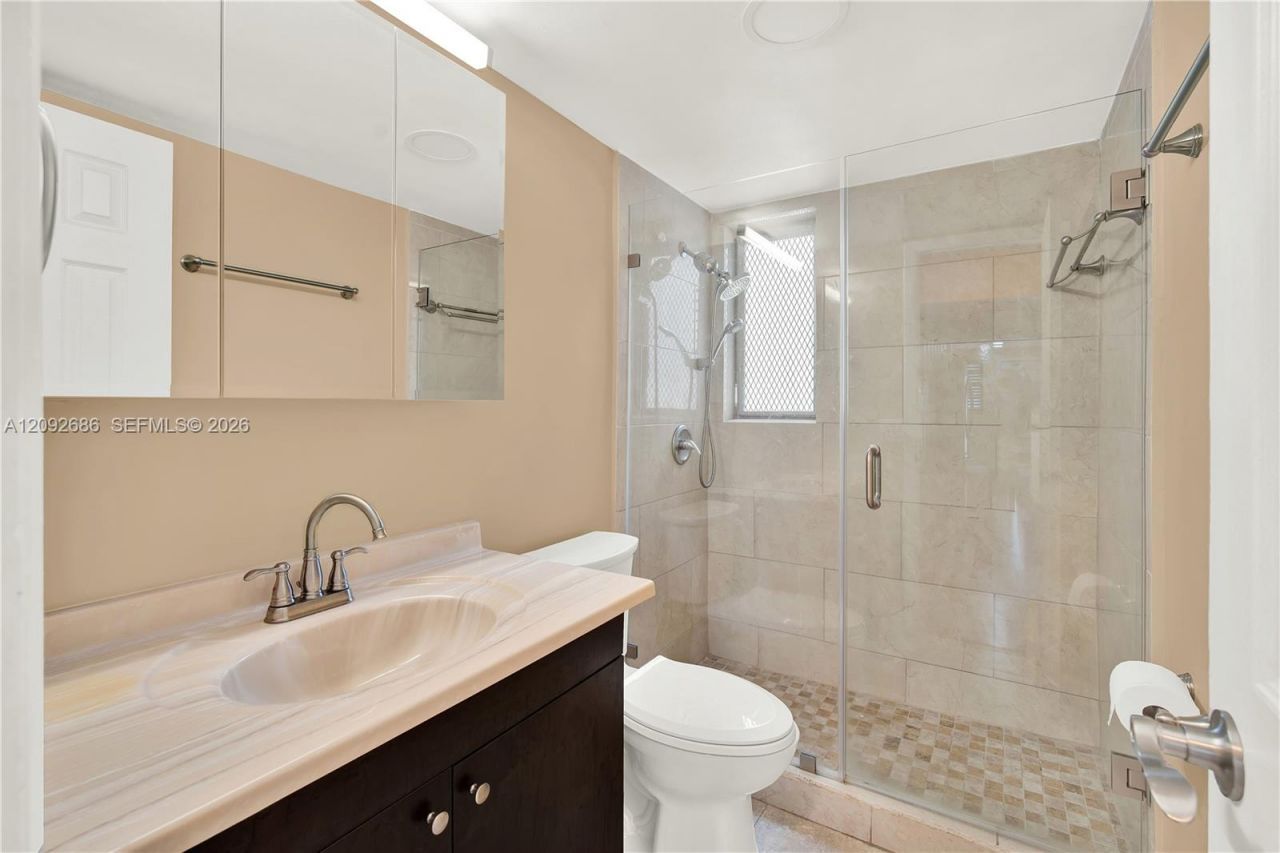 1340 Lincoln Rd , Unit 207, Miami Beach, FL 33139 Photo
