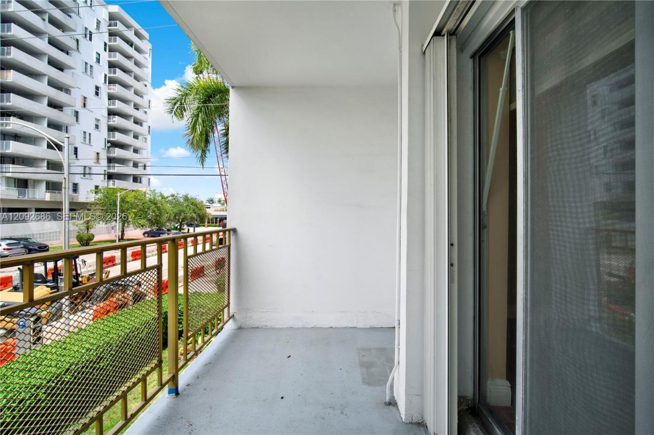 1340 Lincoln Rd , Unit 207, Miami Beach, FL 33139 Photo