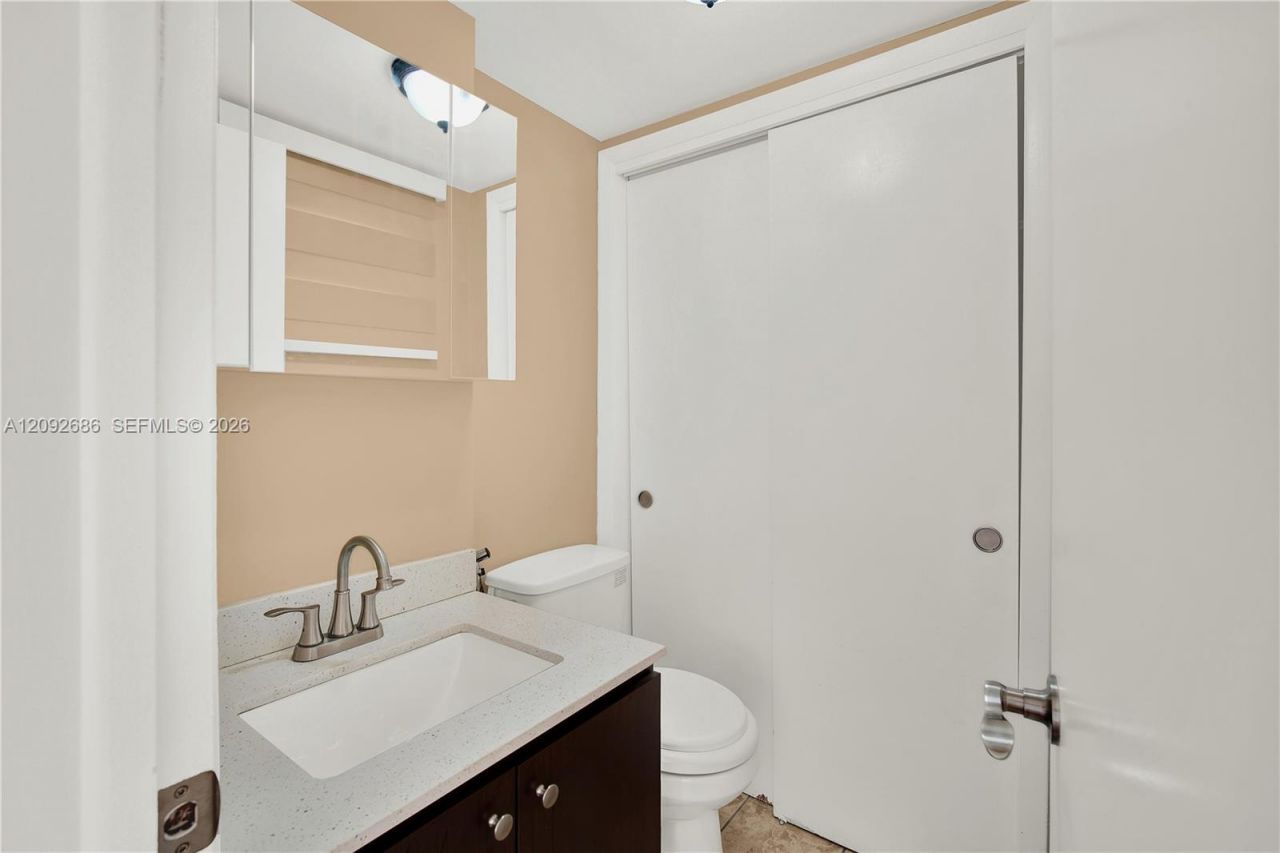 1340 Lincoln Rd , Unit 207, Miami Beach, FL 33139 Photo