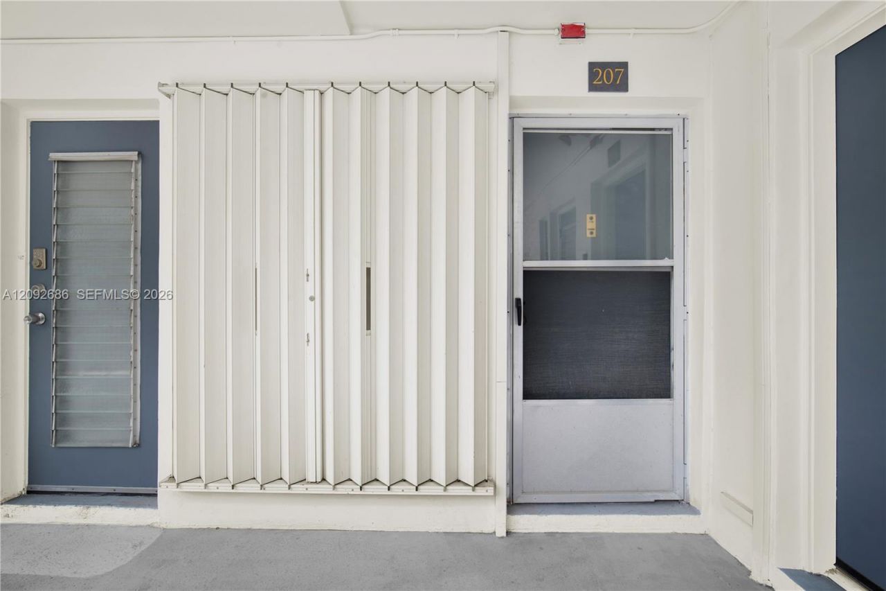 1340 Lincoln Rd , Unit 207, Miami Beach, FL 33139 Photo