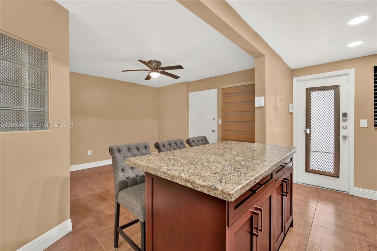 1340 Lincoln Rd , Unit 207, Miami Beach, FL 33139 Photo