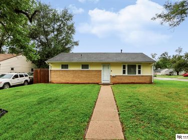 3204 S 39th Street, Omaha, NE 68105