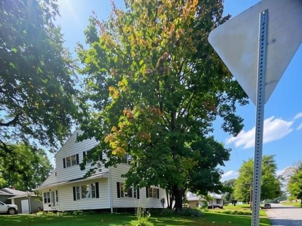 1505 W 3rd Street, Cedar Falls, IA 50613