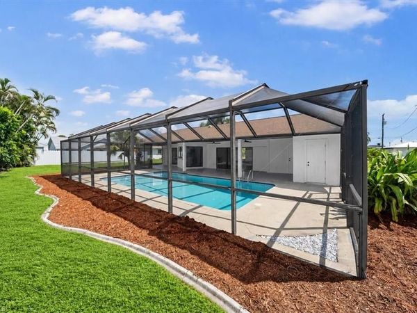 1115 SE 30th TER , CAPE CORAL, FL 33904